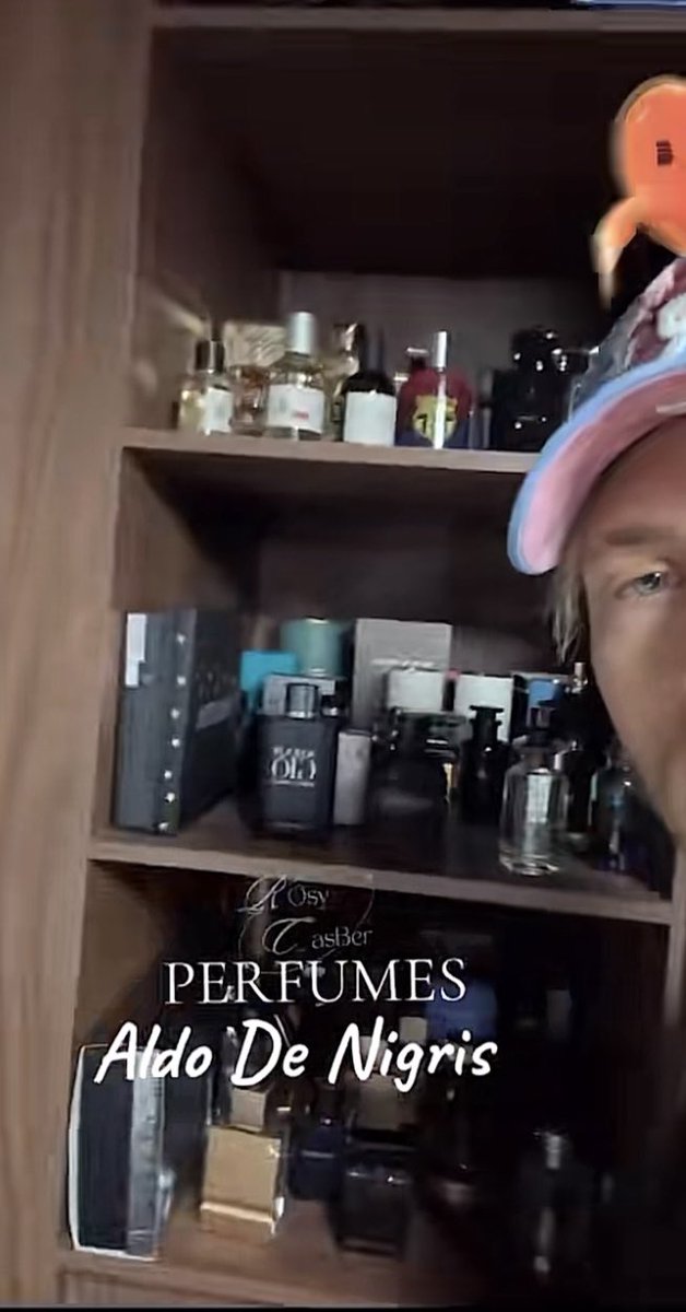 F4Bell's tweet photo. Son tan goals que ambos tienen su colección de perfumitos, me encanta el matching de negro y rosa https://t.co/3O15uQn6xt