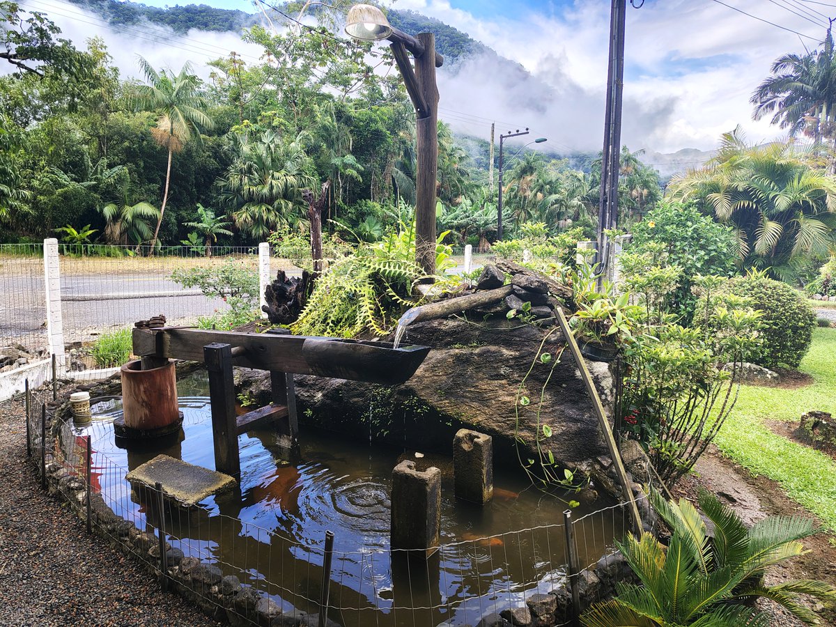 Dona Franciscaという峠にある店からの景色