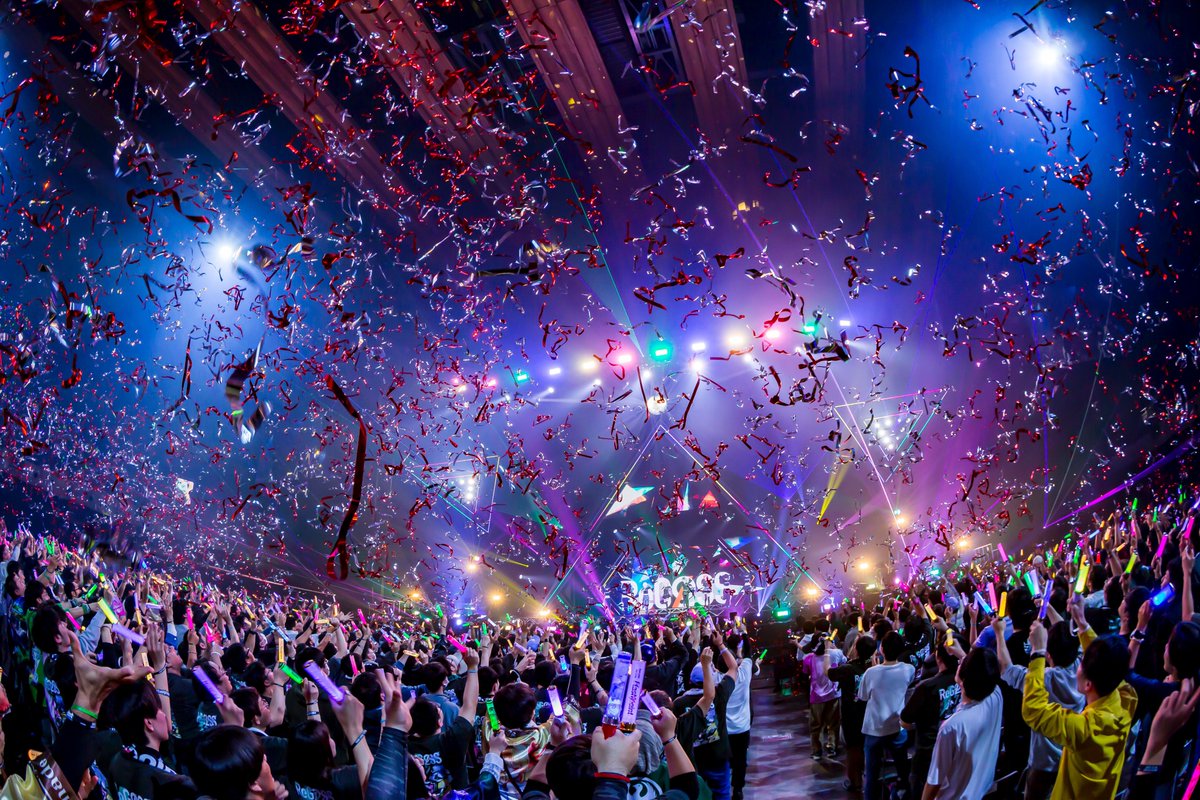 hololivetv's tweet image. ◢◤￣￣￣￣￣￣￣￣￣￣￣￣
　　 #ReGLOSS 1stライブ
＿＿＿＿＿＿＿＿＿＿＿＿◢◤

ReGLOSS 1st Live “Flashpoint”

アーカイブチケットの販売は本日20:00まで📣
最後までぜひお楽しみください✨

⏰視聴期間
1/16（金）23:59 まで

🔽アーカイブチケットはこちら
flashpoint.hololivepro.com/ticket/…