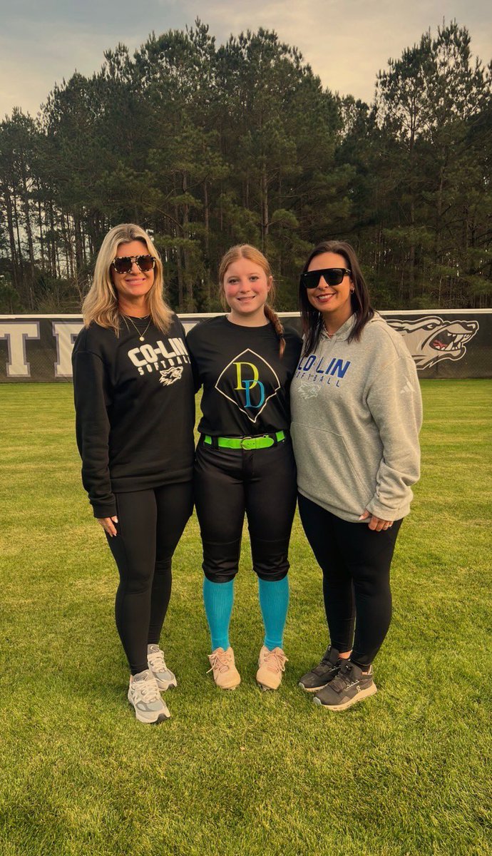 EmerieBaecher's tweet photo. Enjoyed the day with @CoLinSoftball And already looking forward to their next camp! Thanks for having us @CoachMeleah @coachbeall07 https://t.co/zNGMMGDDyp