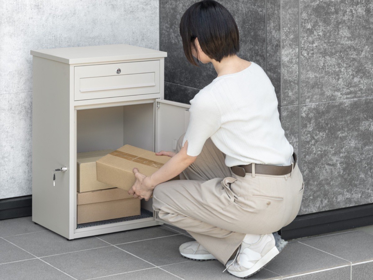 kaden_watch's tweet photo. コンパクトなポスト一体型宅配ボックス、タンスのゲン https://t.co/8vbmLpKtZR #タンスのゲン #LIVBOX #リブボックス https://t.co/FD4nB58aaZ