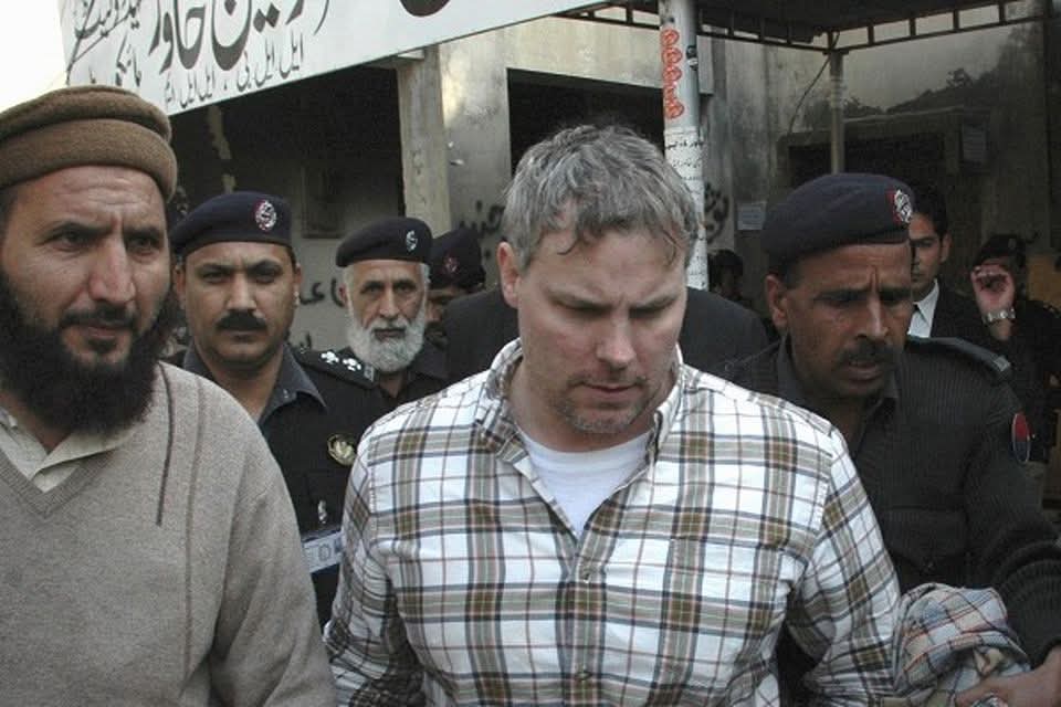 AdeelHuss1's tweet photo. ریمنڈ ڈیوس کرائے کا قاتل تھا، وہ کئی سال تک وینیزویلا میں گھومتا رہا اور اپنی کمپنی بلیک واٹر کے لیے لوگوں کو شکار کرتا رہا۔
ایک دن وینزویلا کے درالحکومت کراکس کے مین شہرا پر کئی لوگوں کو قتل کیا اور گرفتار بھی ہوا، لیکن مضبوط فوج اور ایٹم بم نہ ہونے کی وجہ سے 
#خودمختار_پاکستان https://t.co/iiX7HDmQGF