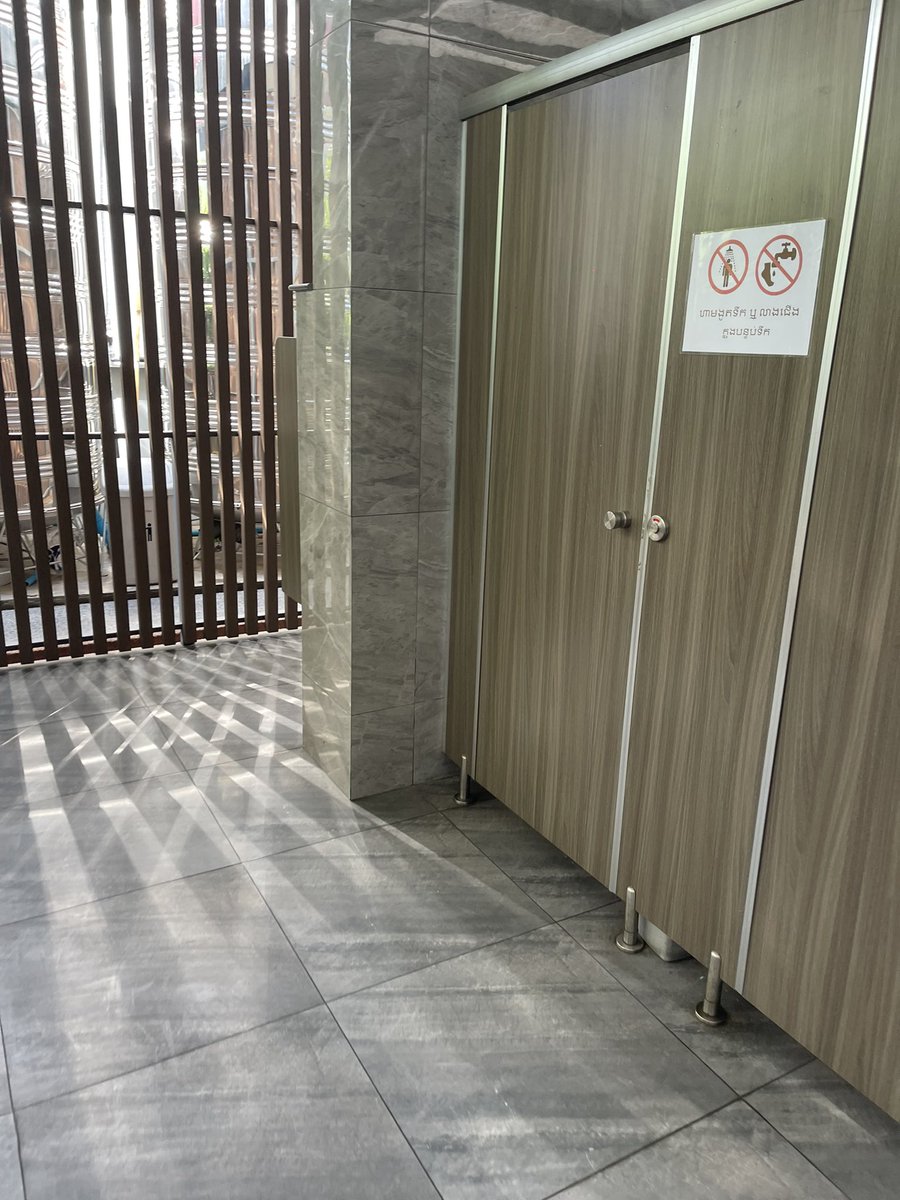 Manly693's tweet image. មានណាគេនៅម្ដុំទួលសង្កែ ឬស្សីកែវ អីអត់ ជួយបៀមអោយតិចមើល