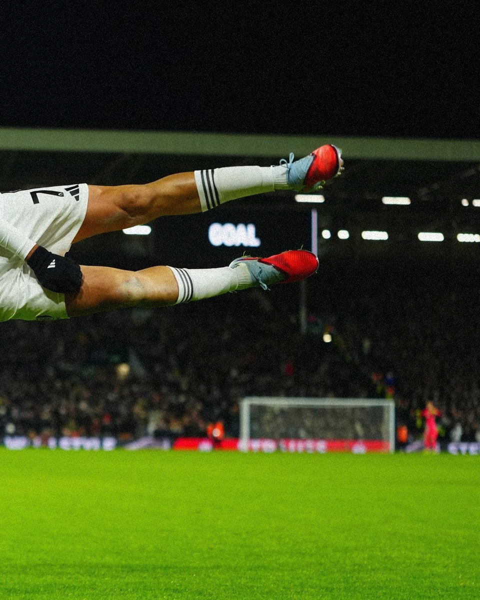 DAZNFootball's tweet image. 🕺⚽️ Give Raúl Jiménez the award already.
Best celebration ever 👑🔥 #Premier League