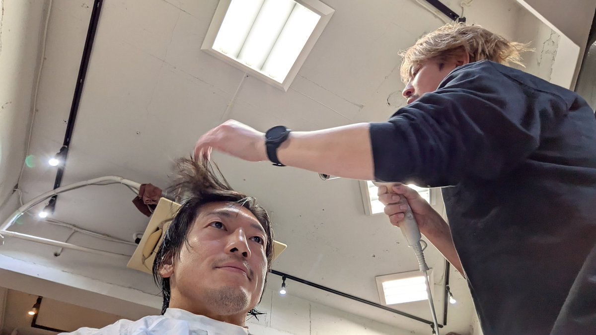 hirochiyo's tweet image. 中学・高校時代の同級生に髪を切ってもらうため、absoluteにやってきました。
share.google/PK5URWb2y3s4w7…
#absolute #新宿区