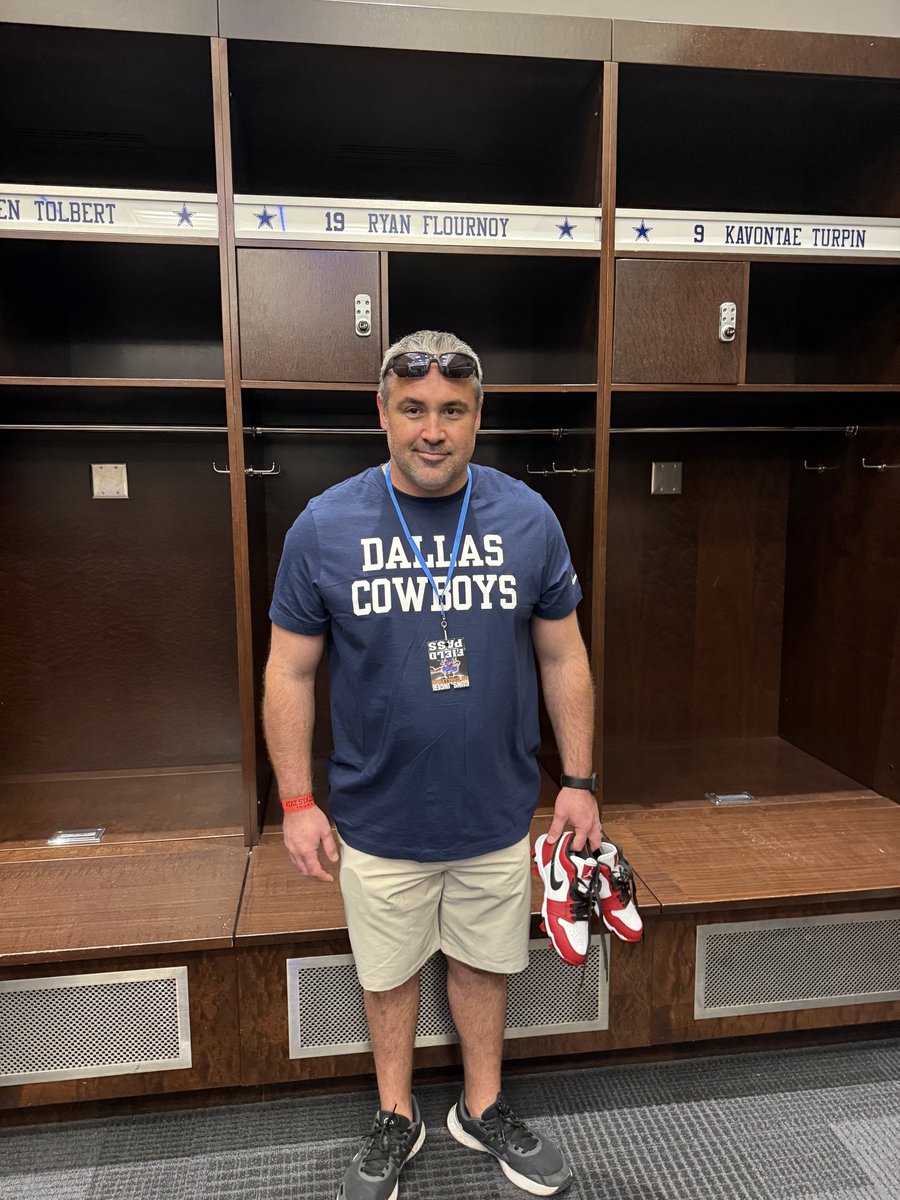 CoachSilkowski's tweet image. Got to tour AT&amp;amp;T Stadium on New Year’s Day. Was awesome standing in front of @RyanNumba9 locker!