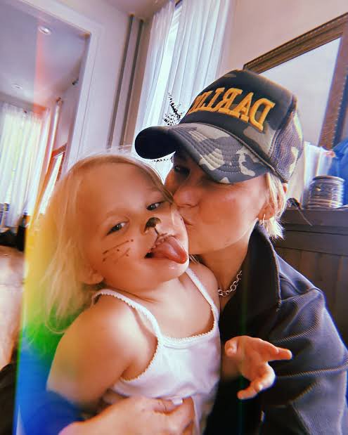 I can’t sleep. Thinking of Renee’s kids.

I hope they’re okay. I hope they’re safe.

I hope somebody gives them a good life.

#JusticeForGood