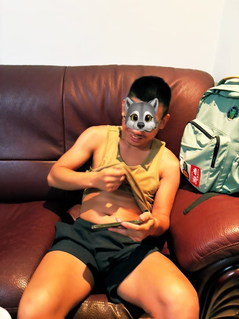 #萬事問推友

大啊有在找分租室友嗎？我家狗兄弟來福<a href="/Roy10183/">小狗狗來福 </a> 最近因為工作要找在松山機場附近的租屋處。

他人很好相處，品味極佳，也通曉各種厲害美食😋

平常生活簡單，會早起上班，不會干擾到室友們的作息

價格可以負擔8000（可議）

有沒有人想跟小狗狗同住👀可以直接DM他