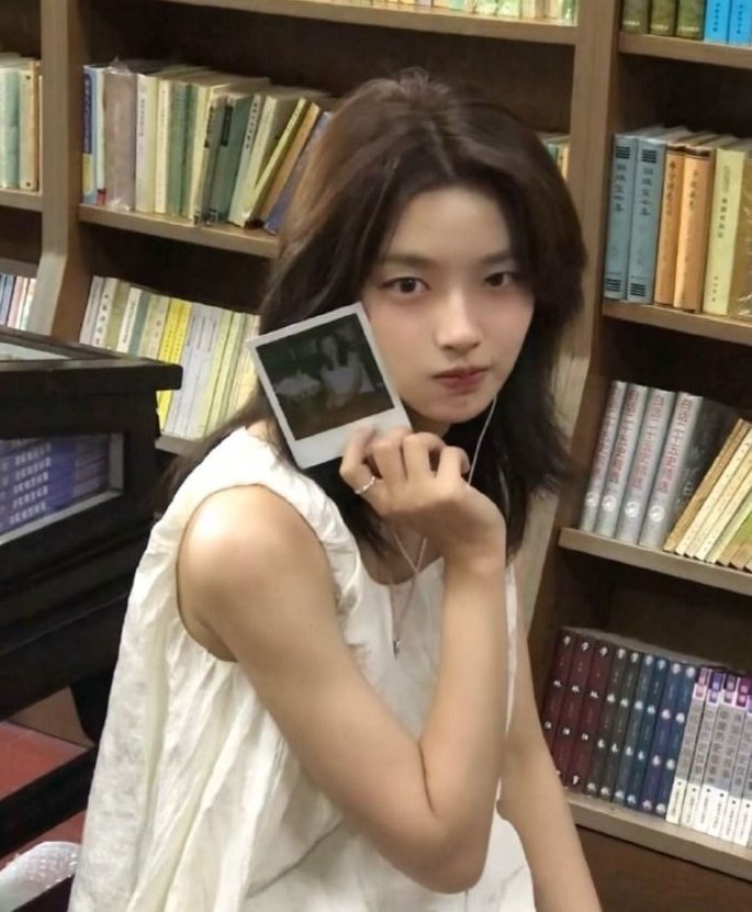 ruohansky's tweet image. She's so girlfriend coded