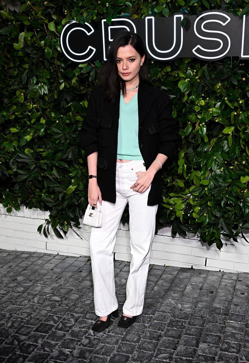 nomannersmag's tweet image. The #CocoCrush dinner at Chateau Marmont in L.A. just delivered the TV duo we didn’t know we needed, reuniting Thai GL icon #BeckyArmstrong and #ConnorStorrie from the BL phenomenon Heated Rivalry 🔥🔥

@CHANEL