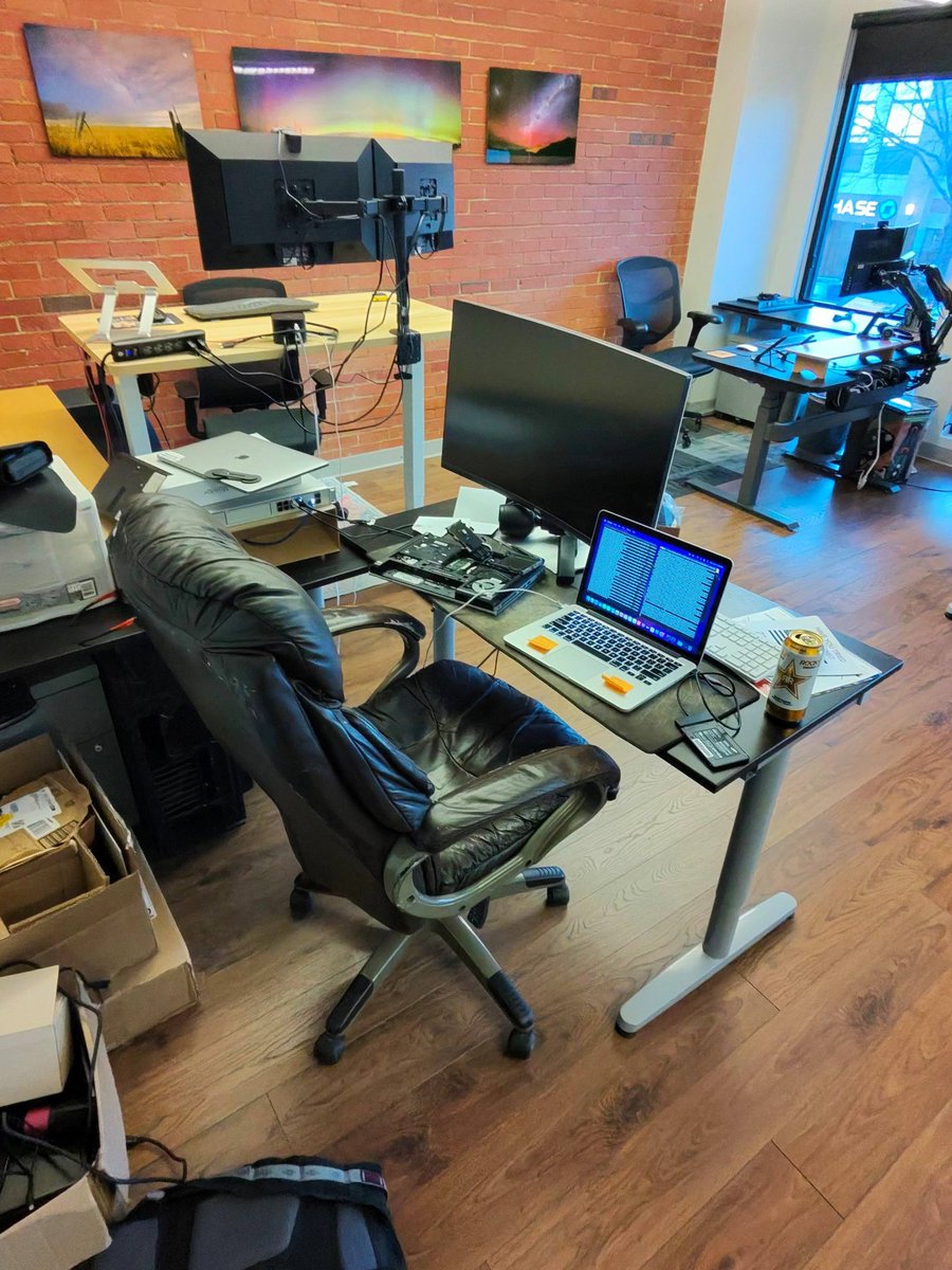 22halomedia's tweet photo. Season's greetings. Busy putting stuff on stuff at https://t.co/UY35uspNrE Desk is where the work is? Yes that is a 42u rack in my living room. Currently a shelf...

#ITSupport #Entrepreneurship #CyberSec #StartupLife https://t.co/KENhzYa05M