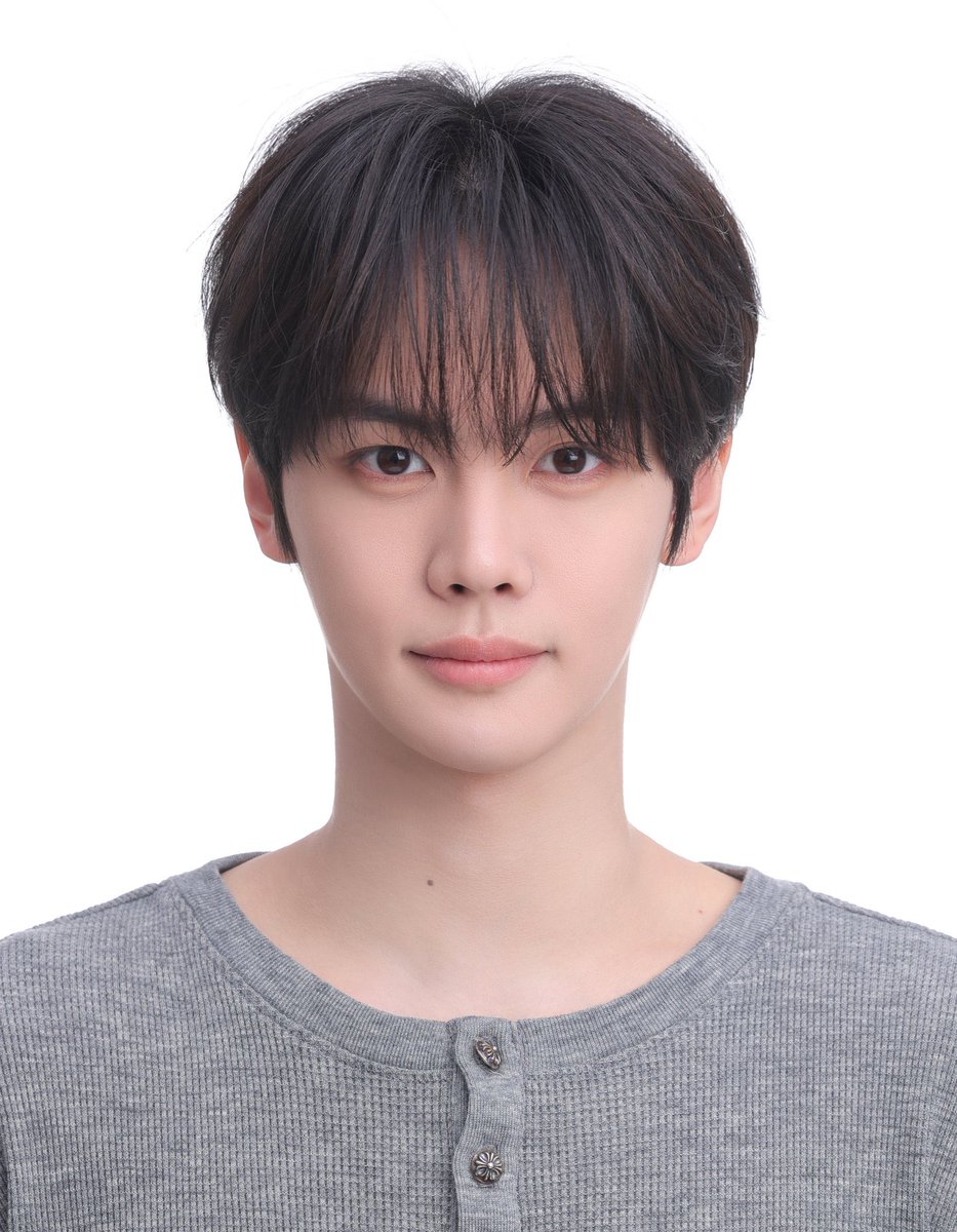 830bin's tweet image. MICHINNNNN gyuvin’s new id photo 🥹