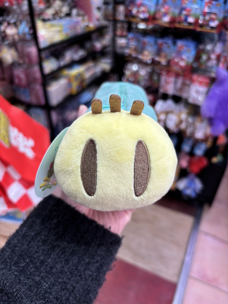 lammaki1's tweet photo. あの可愛いイモ虫が🐛
当店に遊びに来てくれました✨
💚[#ニャッキ]💚
ダイカットペンポーチ入��しました☺️💖
サイズ感もちょうどいい🤔
机の上にちょこんと乗せても可愛いですねー🥰✨
な、懐かしいですね、、‼️‼️
子供の頃よく見てました⭐️ https://t.co/HCLkvbpD5C