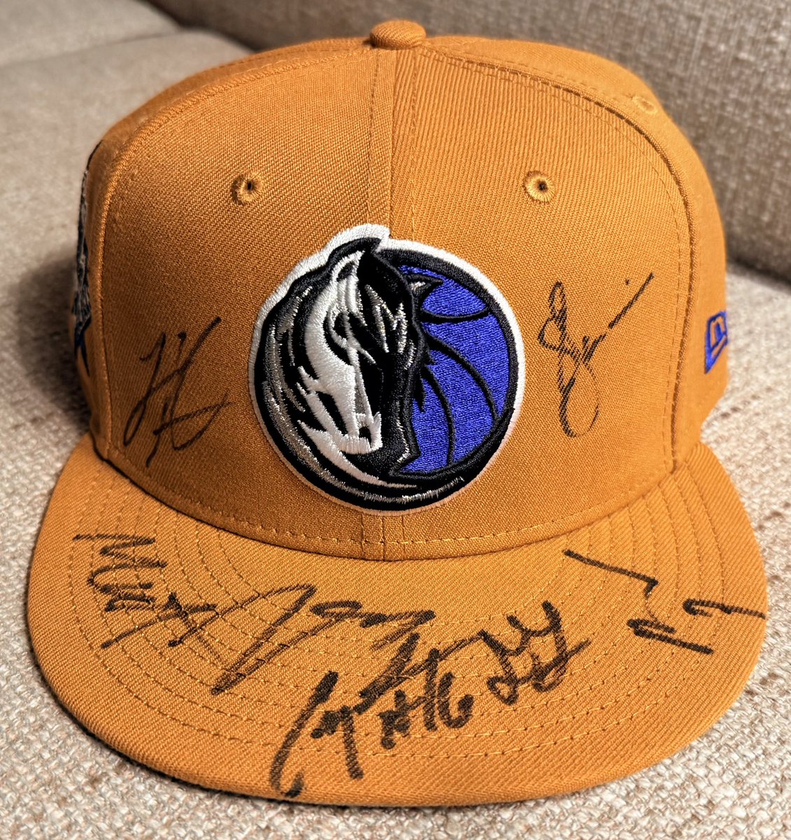 マブスのジェイデンハーディーにサインをもらいました。今回は6名に