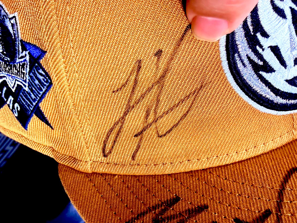 マブスのジェイデンハーディーにサインをもらいました。今回は6名に