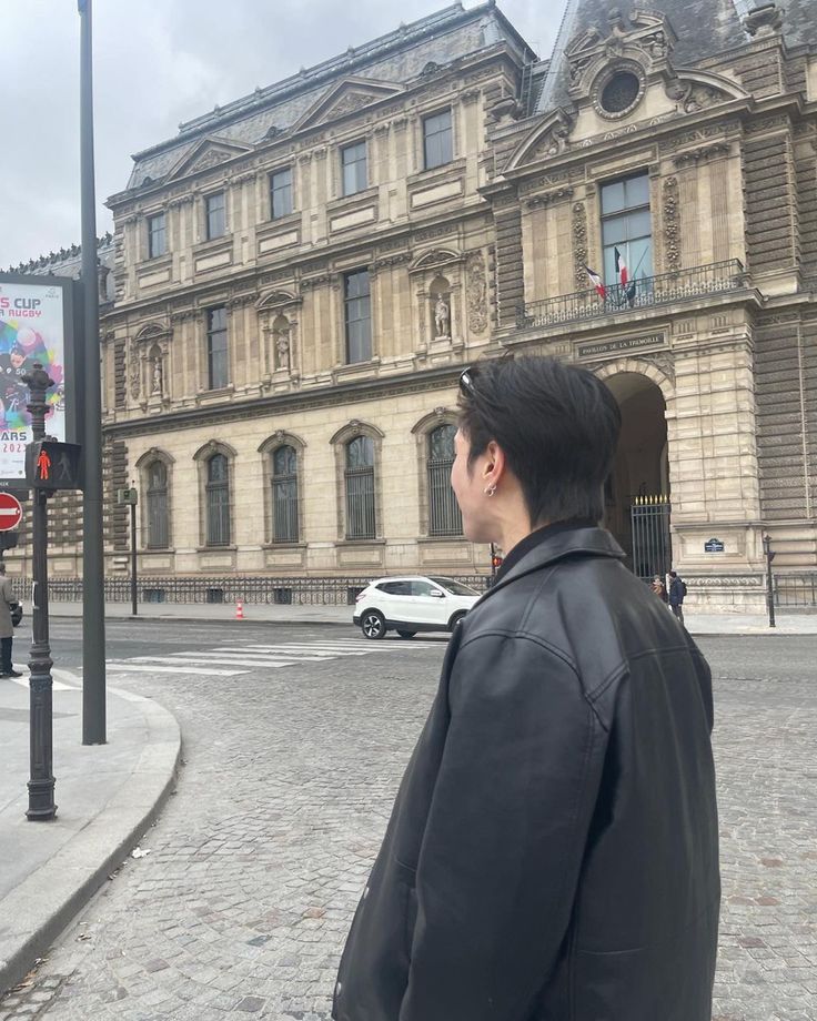 Pleasurue's tweet image. ㅤ️
YOHANE HUÁNG’s 𝗥𝗘𝗖+𝗥𝗗

Busy filming. But let me update EC+ for a bit. Things been going well so far and I have time to wander off the filming site even for a while. Look forward for my new work. 😏
ㅤ️