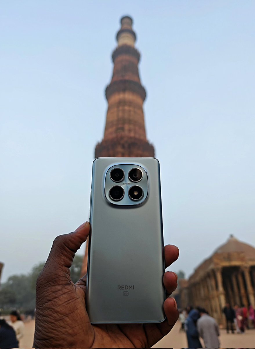 ManojKu28093274's tweet photo. It's definitely a come back of REDMI Note ❤️🔥
Slim,Smooth and Strong 💪
I love it🤩
#REDMINote15 #supernote
@XiaomiIndia @RedmiIndia @xfcchennai @pixelwithme https://t.co/oek76GIDwB