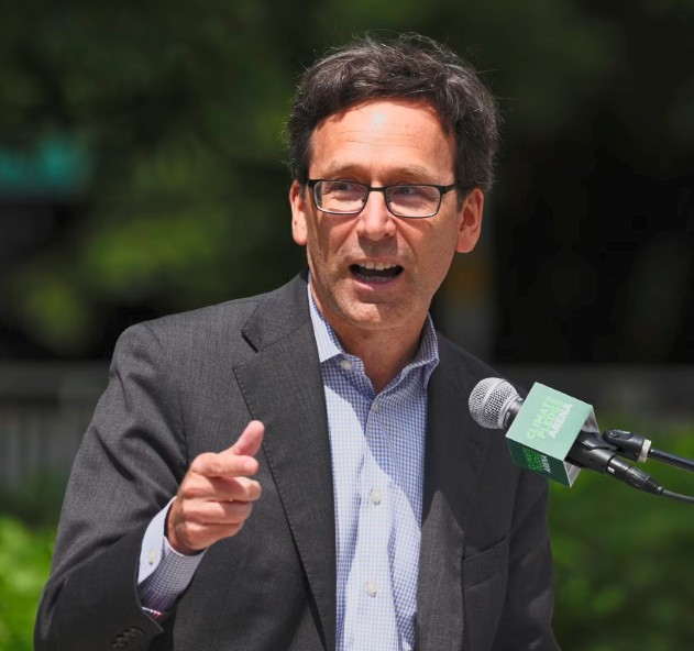 RT if you will be happy when this POS and all his buddies are in jail.