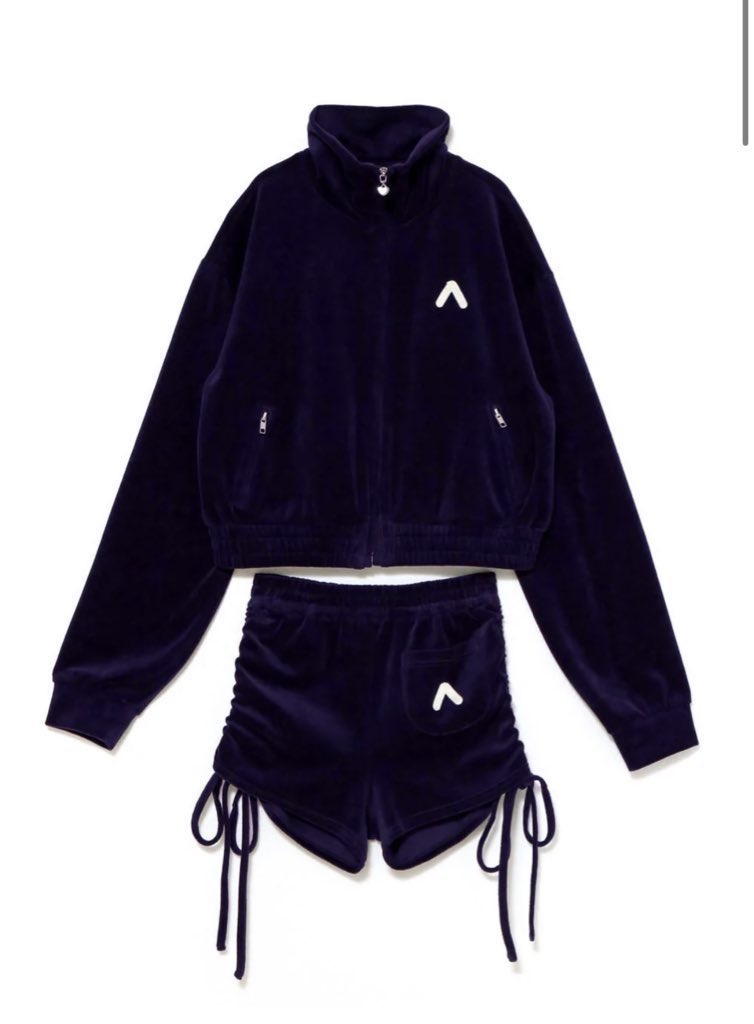 uq755's tweet photo. andmary 1/2発売品　店舗代行
譲　Katie track jersey set up navy
求　商品代+代行費(2000円)
明日都内手渡し可能
郵送にも対応します。＋600円
お気軽にお声掛けください。 https://t.co/chGC8kR7Os