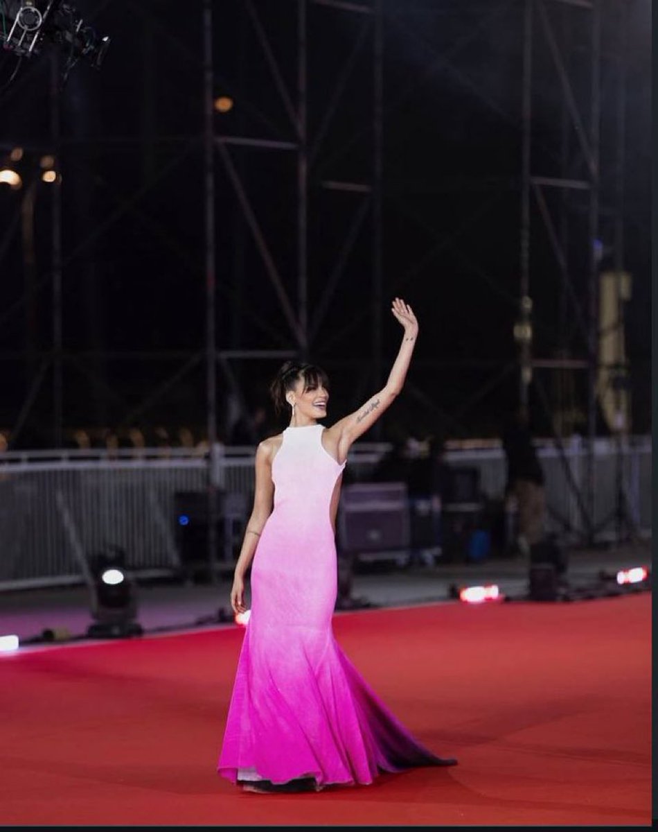 cosmitosis's tweet image. Cerramos otra semana de FBD. Cony ha bailado 21 ritmos distintos en la competencia de un total de 24 bailes, solo repitiéndose reguetón y electro pop 💓🐬 @ConyCapelli 👑

#FiebredeBaileCHV #GranConstanza #FiebreCapelli