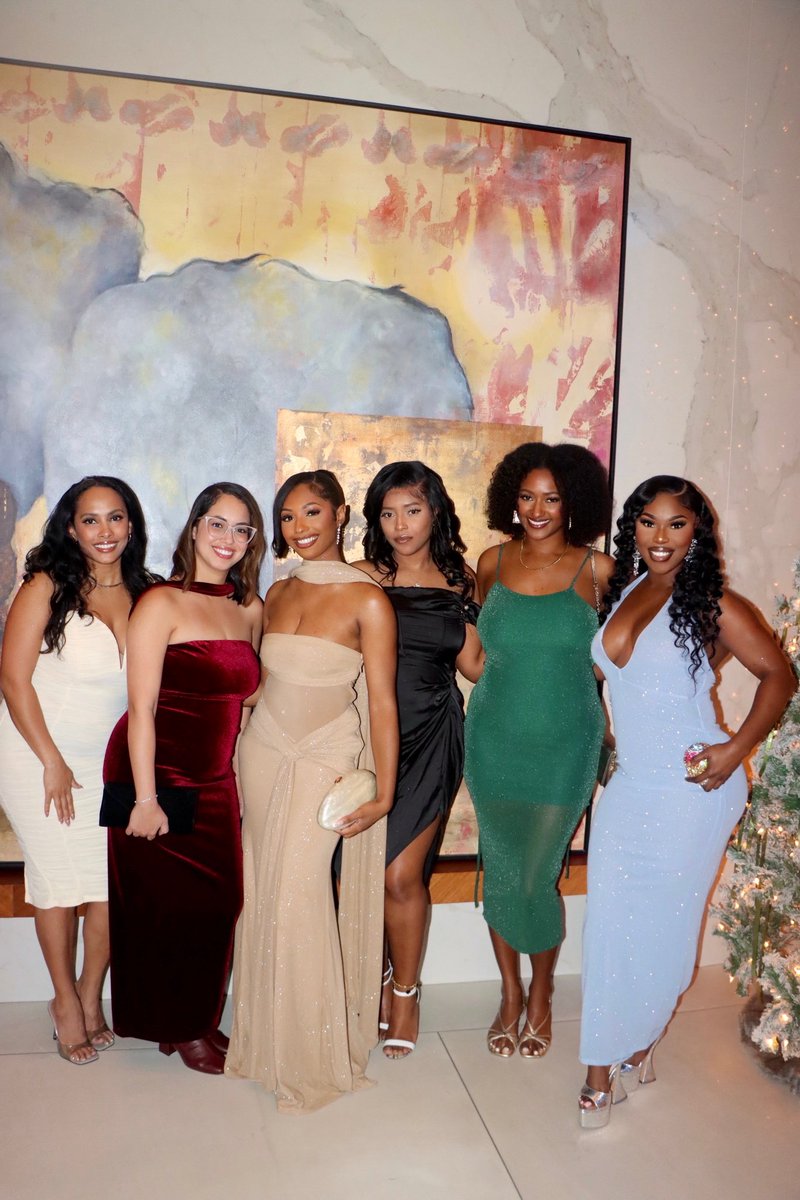 TiiiKati's tweet photo. My future bridesmaids y’all🥰 https://t.co/TTuaKmhmrB