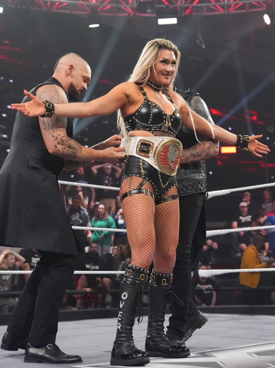 Izzi Dame teased the idea of becoming a double champion 🏆🏆 “Let