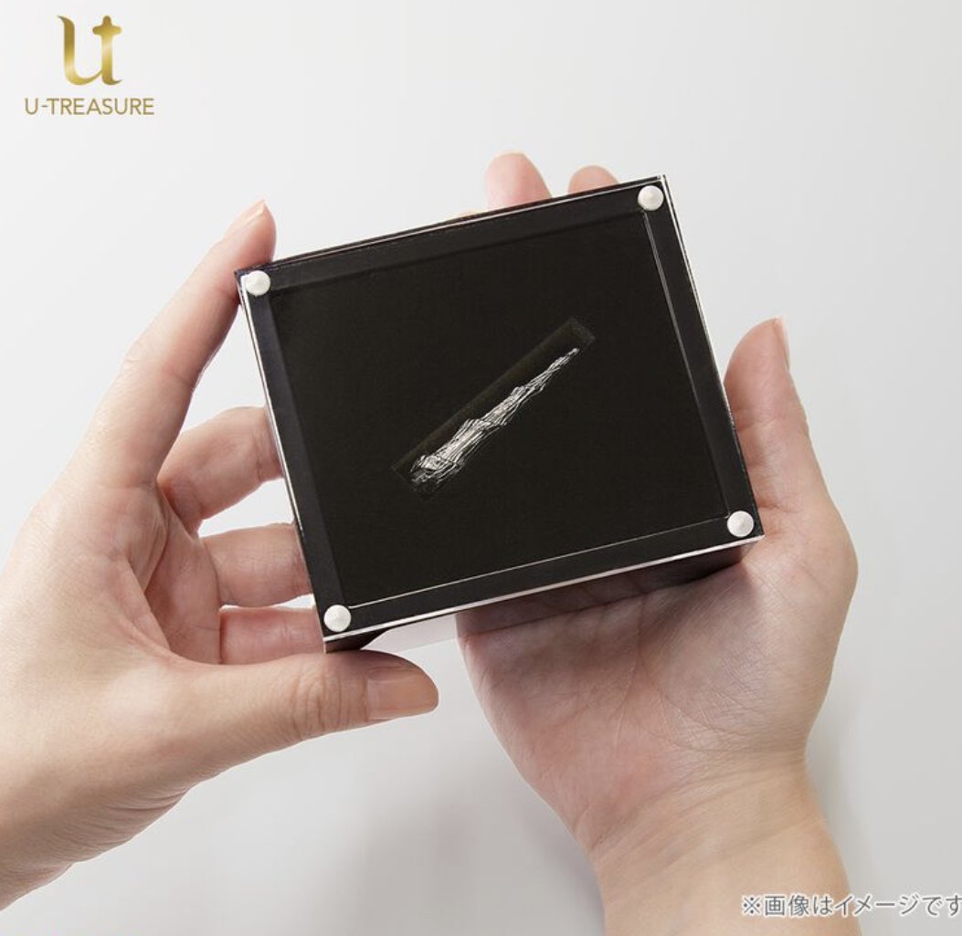 ちょっとほしいのですが、
大きさ30センチくらいかな？
これ、持ってる人の手がすごく大きいだけで、実際は30センチくらいだよね？