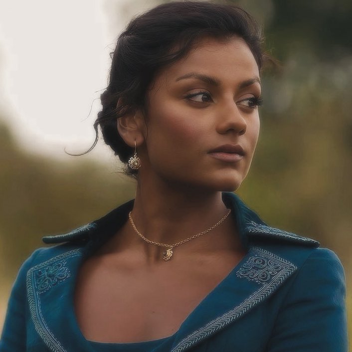 ourlovebelt's tweet image. i’ll never forget that the bridgerton writers had lady whistledown describe kate as a “beast” and simon a “savage.” having a white woman use animalistic language for characters of color (similar to colonial rhetoric) was a choice