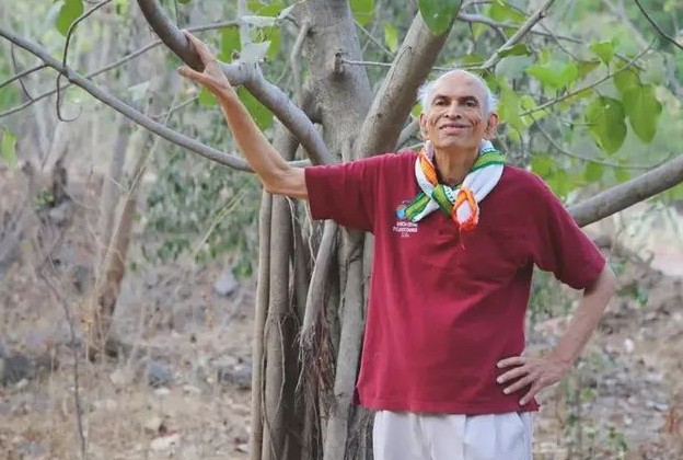 आज सायंकाळी ४ वाजता..🙏🌿 
जेष्ठ पर्यावरणशास्त्रज्ञ डाॅ. माधव गाडगीळ सरांच्या पार्थिवावर आज (दि.८) गुरूवारी सायंकाळी ४ वाजता वैकुंठभुमीत अंत्यसंस्कार होणार आहेत‌.