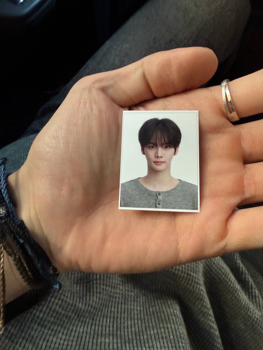 260108 🦌🐶💬 13:46 KST

: 📸 
: i thought you’d like a prettier profile photo so
: i took a picture of my id photoㅎㅎㅎ
: 📸 
: i took it at the place i took my boys planet id picture a long time agoㅎㅎㅎ
: [i want to say] that
: i love you
: got it?
: juuuust~~~
: wanted to