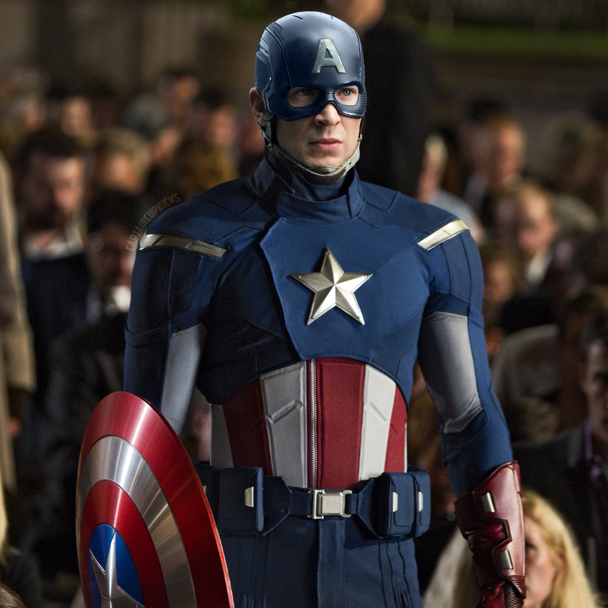 captaincupkicks's tweet image. If Steve's Avengers costume had this helmet, it would've easily been his best Captain America suit
