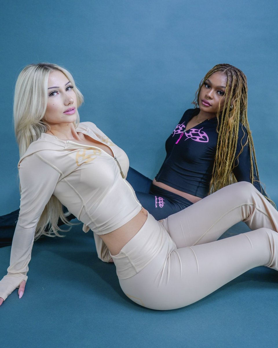 LaFamilia tweet media