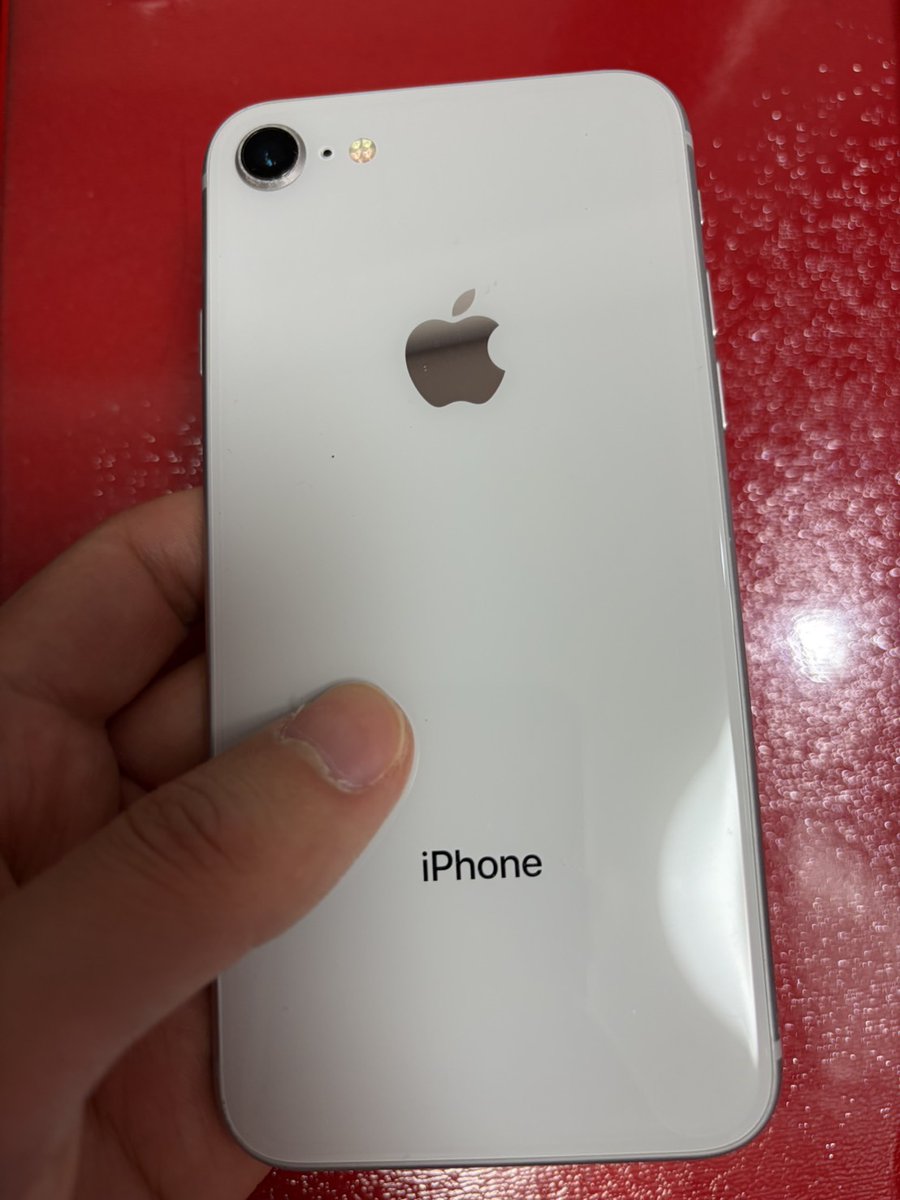 超格安商品 iPhone8 64GB／ お値段なんと 10,000円😳 早い者勝ちです