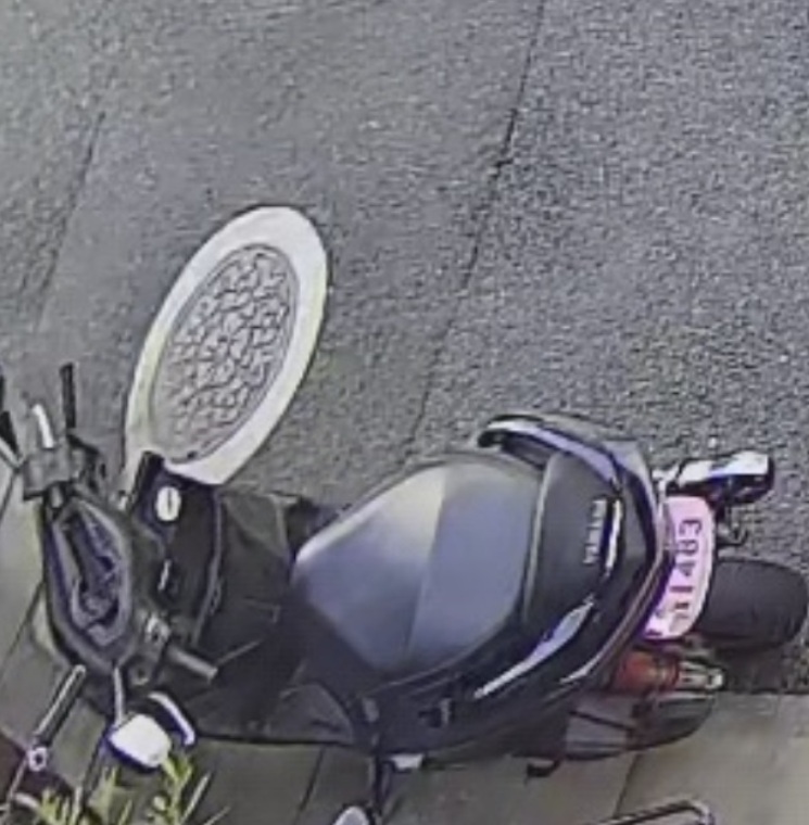 jidoushatounan's tweet photo. 【バイク盗難情報】ヤマハ シグナスX

日時：2025年12月25日 朝から夕方の間
被害場所：大阪府大阪市平野区加美南 マンション駐輪場敷地内
ナンバー：東大阪市 7X 1483
特徴：マフラー交換済み、ハンドル右側充電スマホホルダー、東大阪市オリジナルナンバープレート

拡散のご協力をお願いします！

#拡散希望
#RT希望