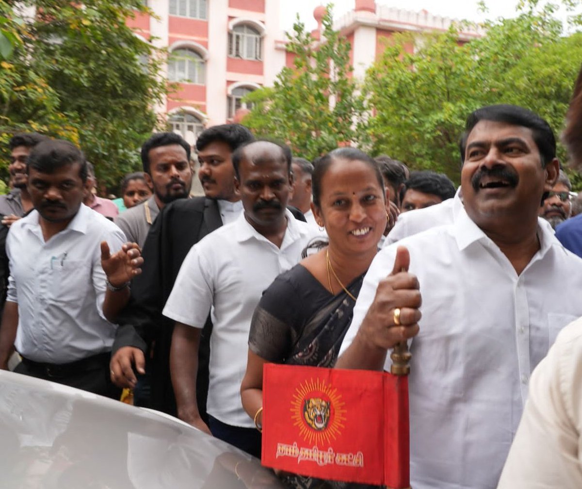 ஈரோடு கிழக்கு இடைத்தேர்தல் பரப்புரையின் போது போடப்பட்ட வழக்கின் நீதி விசாரணைக்காக  07-01-2025 நாம் தமிழர் கட்சியின் தலைமை ஒருங்கிணைப்பாளர் செந்தமிழன் சீமான் அவர்கள் ஈரோடு மாவட்ட நீதிமன்றத்தில் நேர் நின்ற போது உடன் நானும் 
மா.கி.சீதாலட்சுமி , M.A, M.Phil., 
கோபி தொகுதி வேட்பாளர்