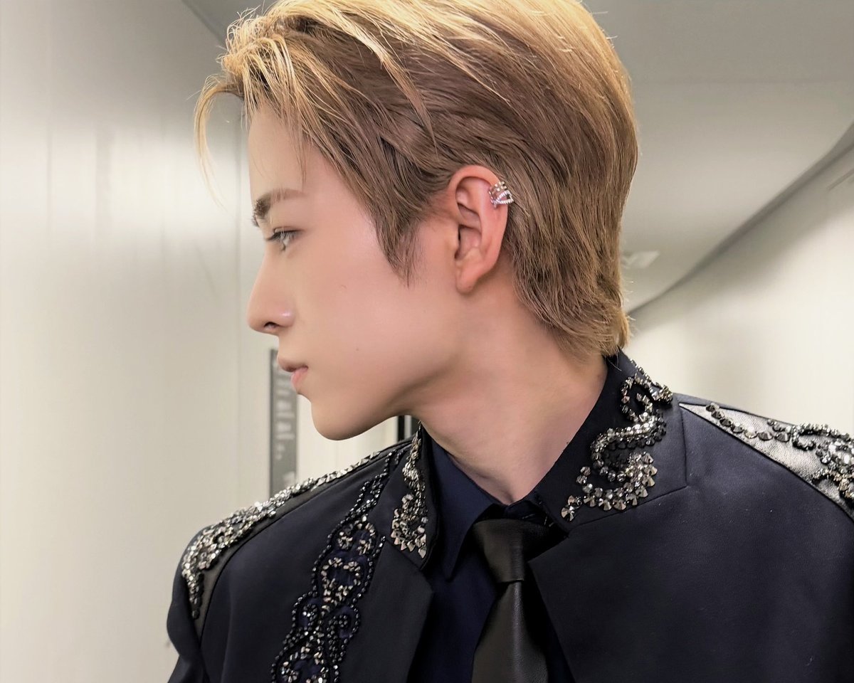 ← DAVI　　　　　　　　　　YUSHI →