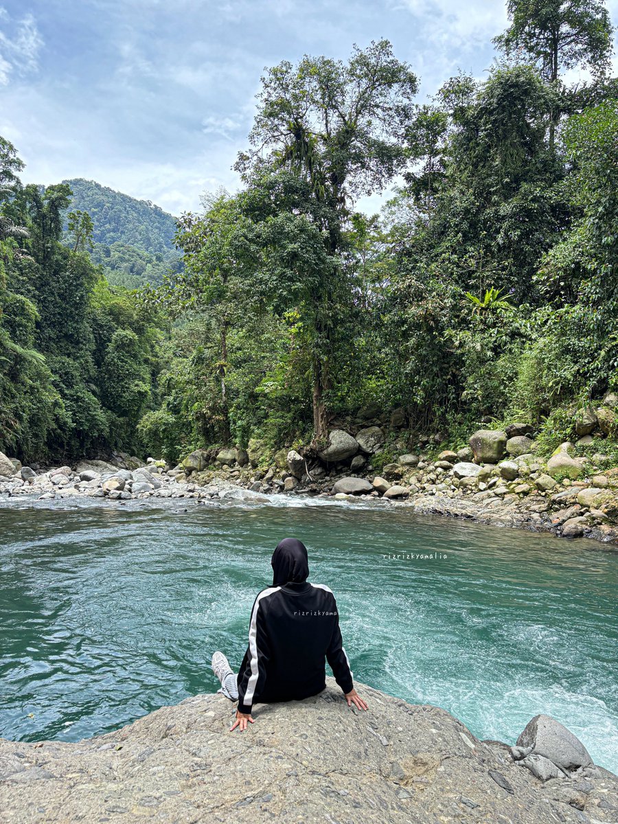rizrizkyamalia's tweet photo. Kalau lagi mudik ke Pekalongan, aku sama adekku sudah pasti akan pergi ke Petung Kriyono. 
Beneran Petung Kriyono tuh secakep itu, masih asri 🥹🍃 https://t.co/Wmr4Cykt54
