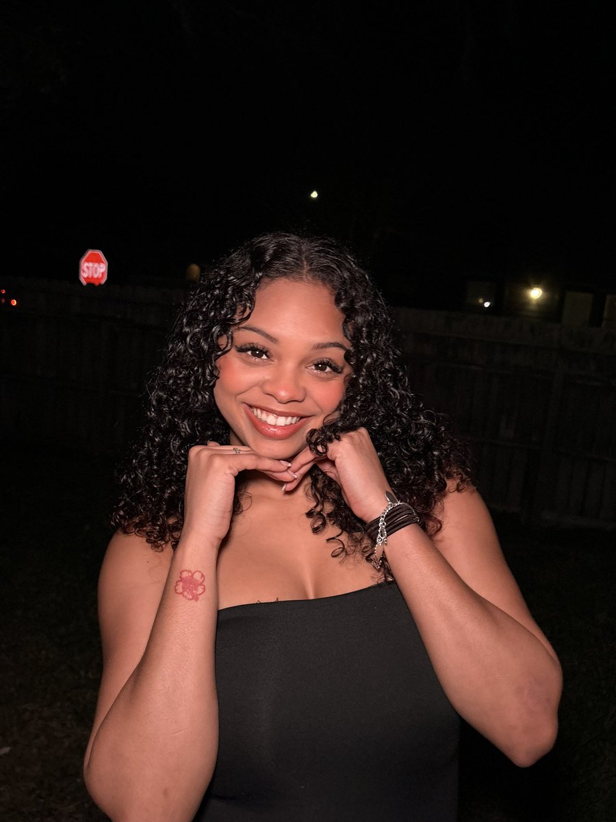 godessjinay's tweet photo. Just here to boss people around for shits and giggles ☺️ 

#findom #goddessbehavior #queen #bowdown https://t.co/XpiQFR93Dt