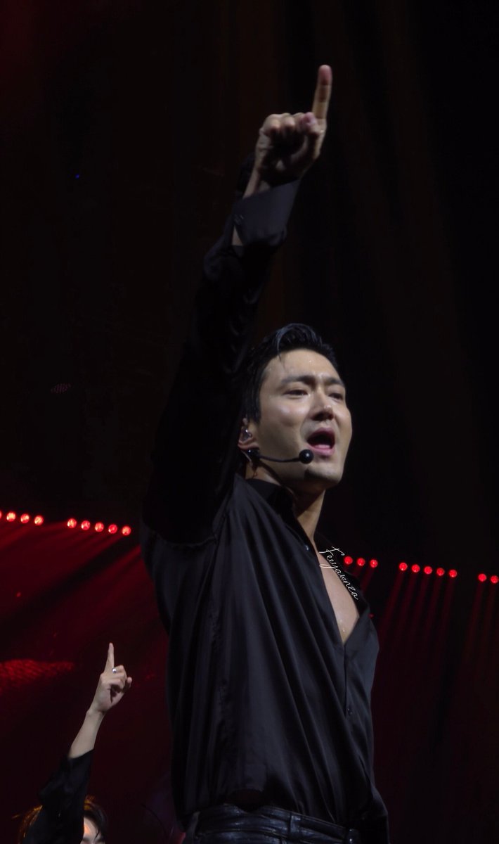 feeyawnza's tweet image. Our handsome CEO Choi 😝

#SUPERJUNIOR #SIWON #SS10inSingapore #SS10inSG