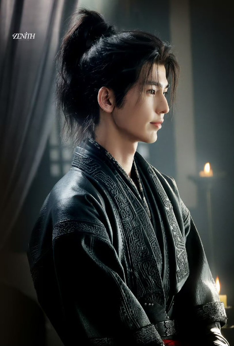 everydayzlh's tweet image. •010826• at work | day 1 |#TheRoadtoGlory - xiao li 🐦‍🔥

looking so handsome🤩

cr. Zenith

#zhanglinghe