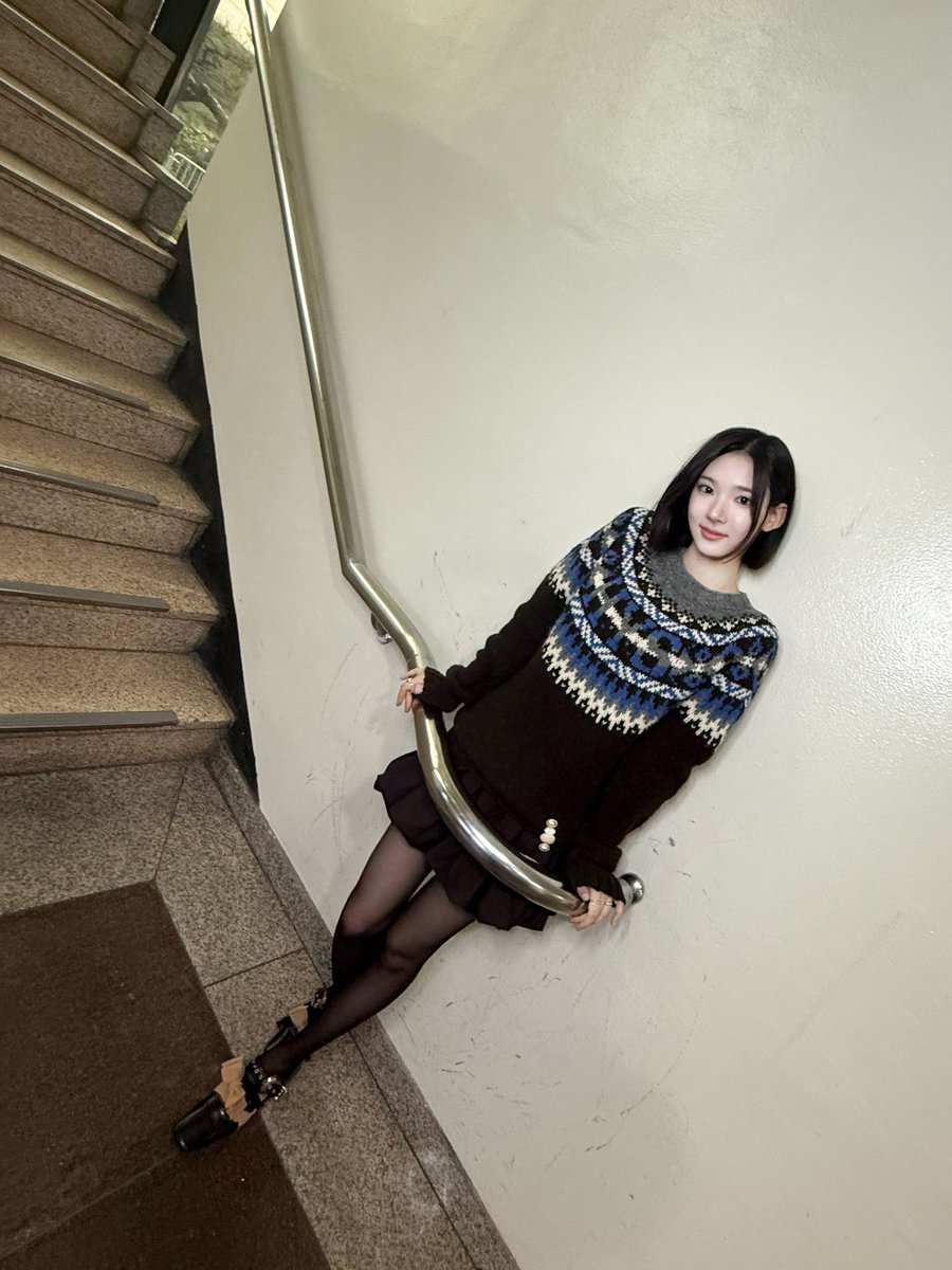 weheartbeats__'s tweet image. 𝐓engo varios sentimientos encontrados, no pensé que el actuar por primera vez en un 𝚂ho𝚠 presentandonos ante varias personas, debo decir que tuve miedo, sin embargo todo salió bien para las niñas y para mi, ¿a ustedes que les pareció? 

𝐬𝕝eēp𝚢𝐡ea͞𝚍 — #shàng