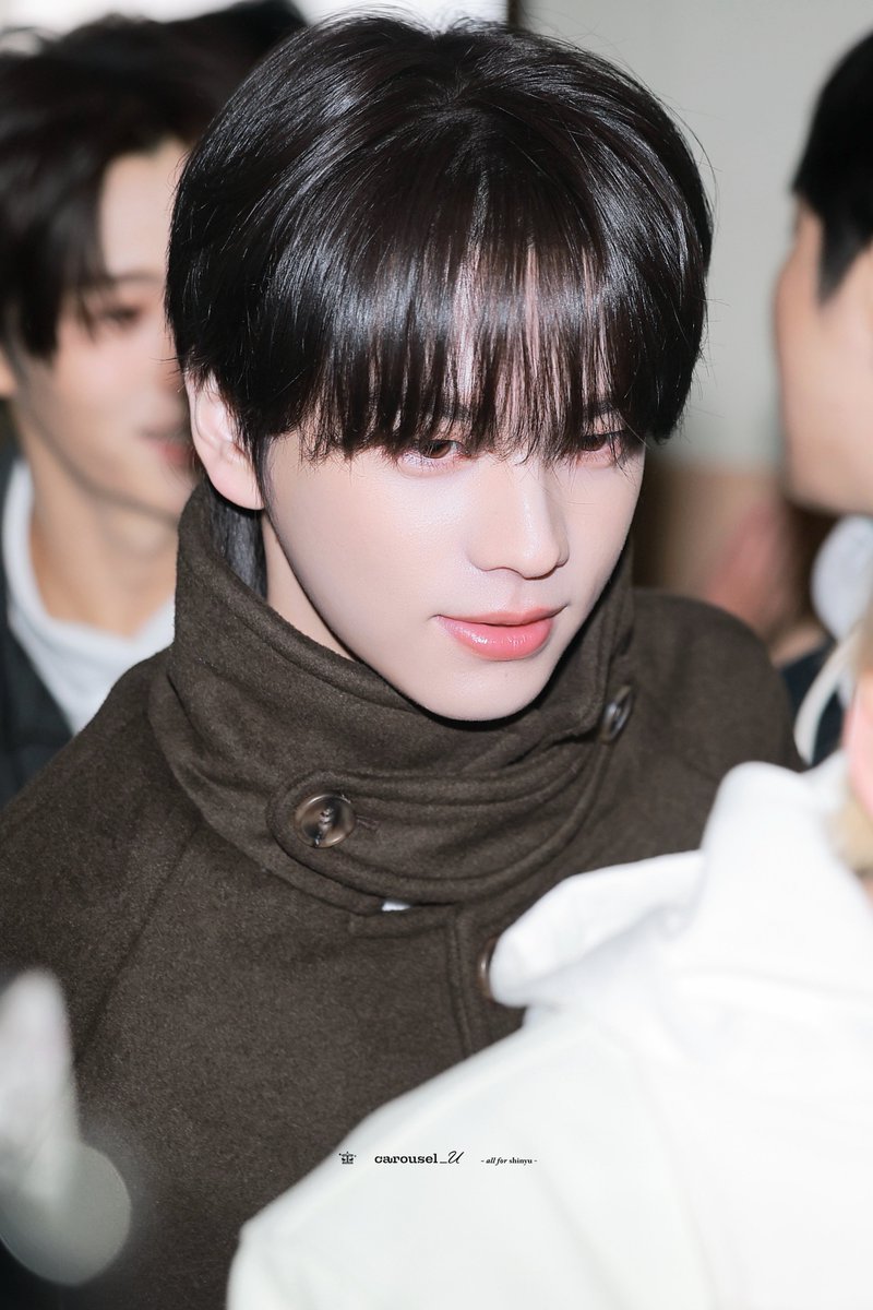 carousel_U tweet media