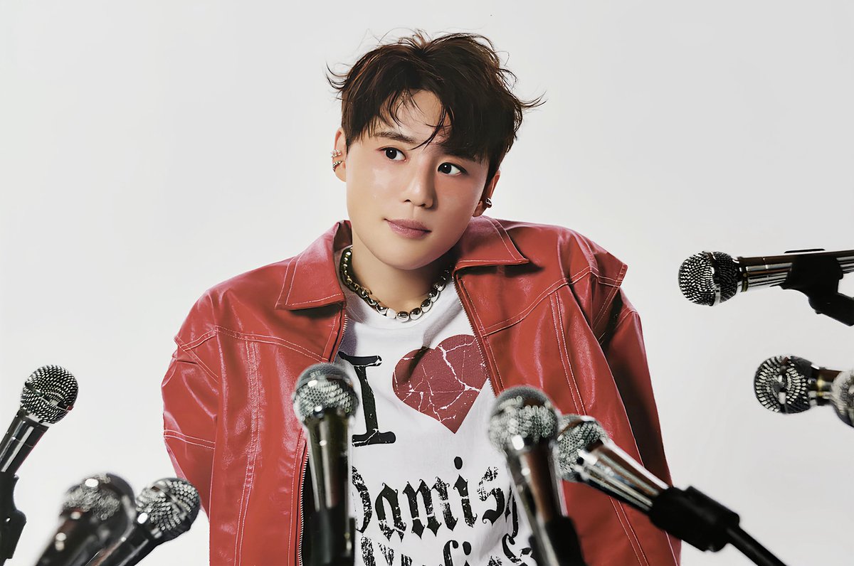 COCONUT 4TH MEMBERSHIP KIT 엽서 보정🩷
아니 진심 이거 진짜 넘예라서 포카 만들고 싶음,,