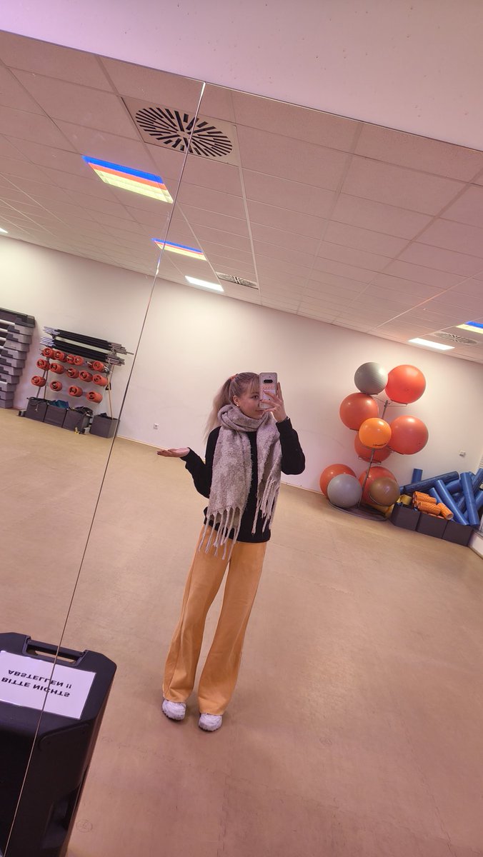 lsabe11's tweet image. Needing to work at 6:30am and going to bed at 1am is not really the best idea :⁠-⁠P