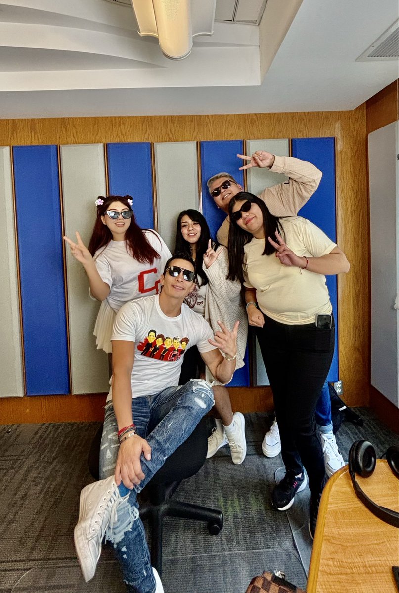 Escamilla_GJ's tweet photo. Un día en el programa dedicado a @CD9 
.
Tuve la posibilidad de ir al primer programa del año de #oyelazonacoder ✨🎙️
.
Una experiencia muy agradable en compañía de personas increíbles.✨💚
.
.
.
.
.
#cd9 #cd9parasiempre #cd92026 #cdmx #coderboy #cd9❤️ https://t.co/mM2Ur7j2vj