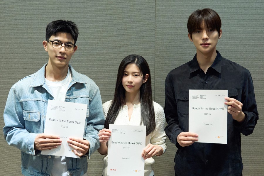 soompi's tweet image. #KimMinJu, #Lomon, And #MoonSangMin Impress At Script Reading For New Fantasy Drama
soompi.com/article/181074…