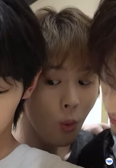 dothoonz's tweet image. Cieeee wisudaan @kyungmink @kuyngnim @kyungmoi