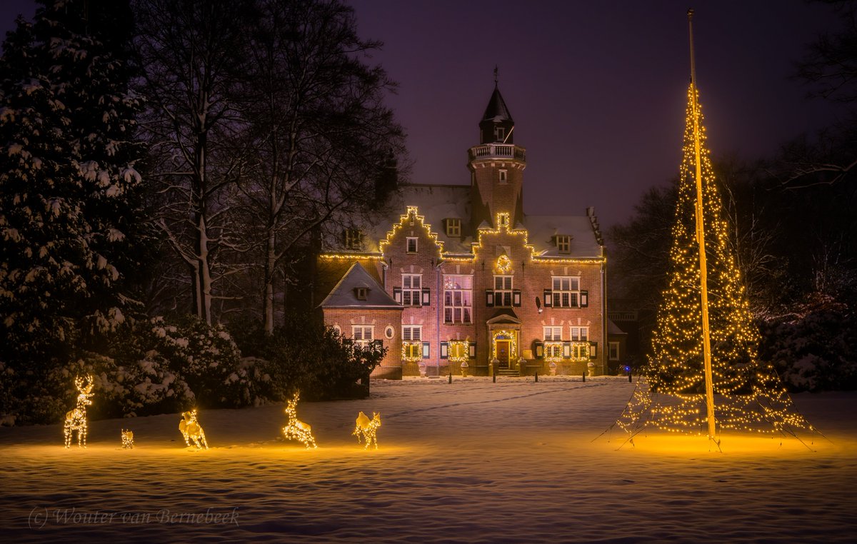 StormchaserNL's tweet image. ❄️ Magie van een sneeuwdek in de donkere uurtjes! Als je 's avonds of 's nachts buiten door de #sneeuw loopt, is het vrijwel helemaal stil. Ik kan enorm genieten van die rust... zeker met camera en statief op zak.
 
Hier enkele sfeerplaatjes uit de eigen omgeving van deze week: