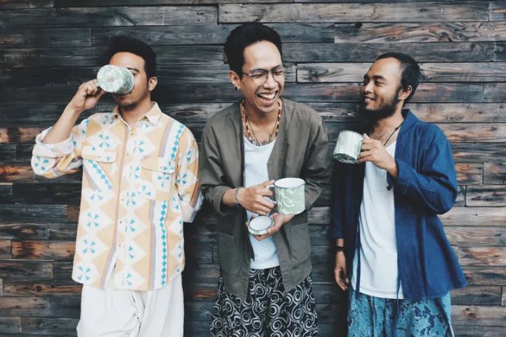 kolonigigs_'s tweet photo. hey bro wake up it’s 2016 https://t.co/k7opbwGDS5