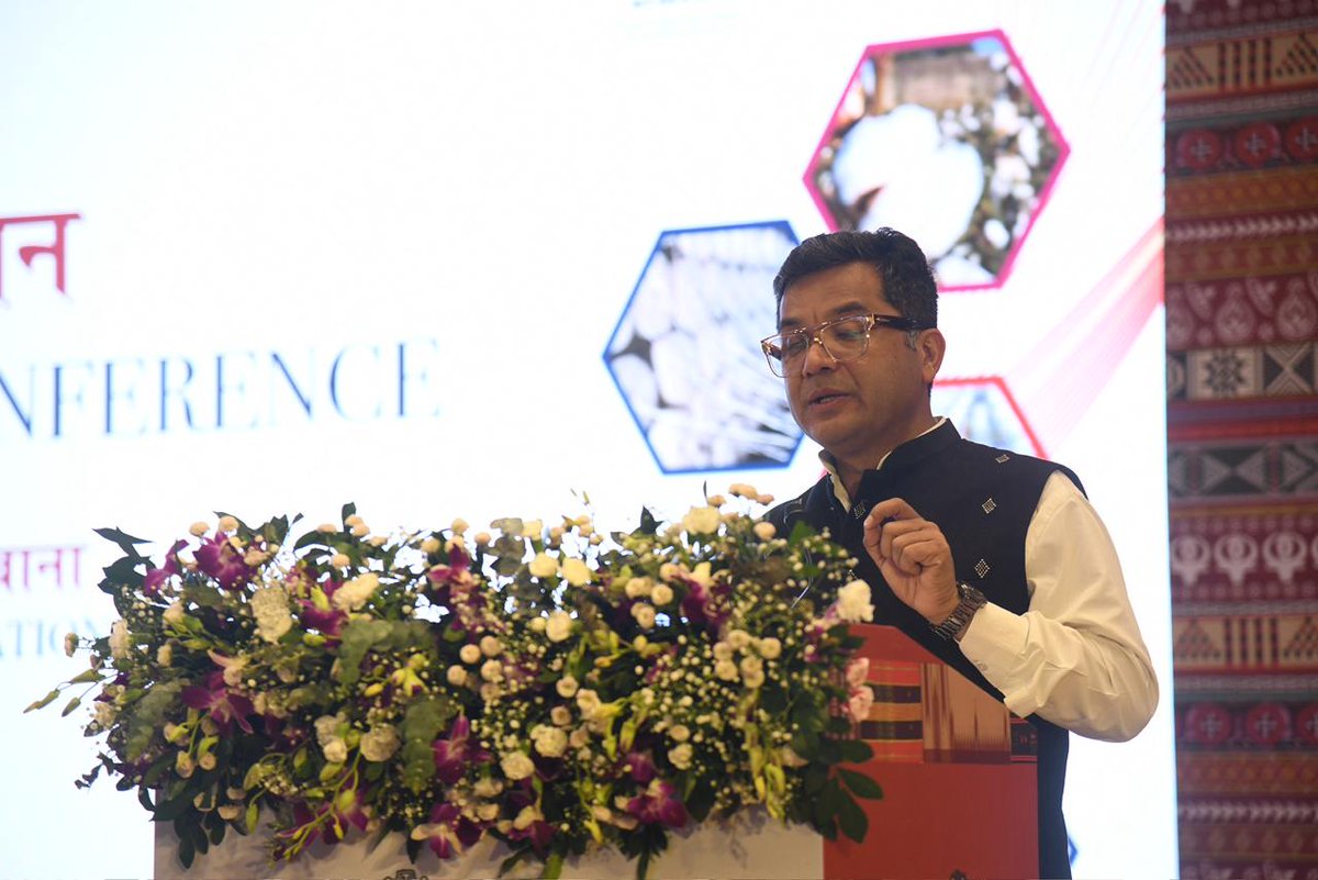 TexMinIndia's tweet image. Hon’ble Minister of State (Textiles), Shri @PmargheritaBJP addresses the National Textiles Ministers’ Conference.

#NationalTextilesMinistersConference #NorthEastConclave #TextilePolicy #आत्मनिर्भर_भारत #NorthEastTextiles #SilkHeritage #Guwahati #MakeInIndia #VocalForLocal
